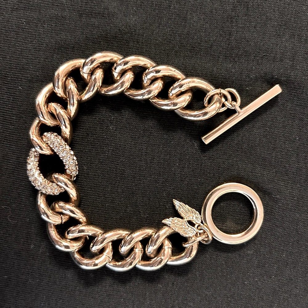 VICTORIA’S SECRET BRACELET.